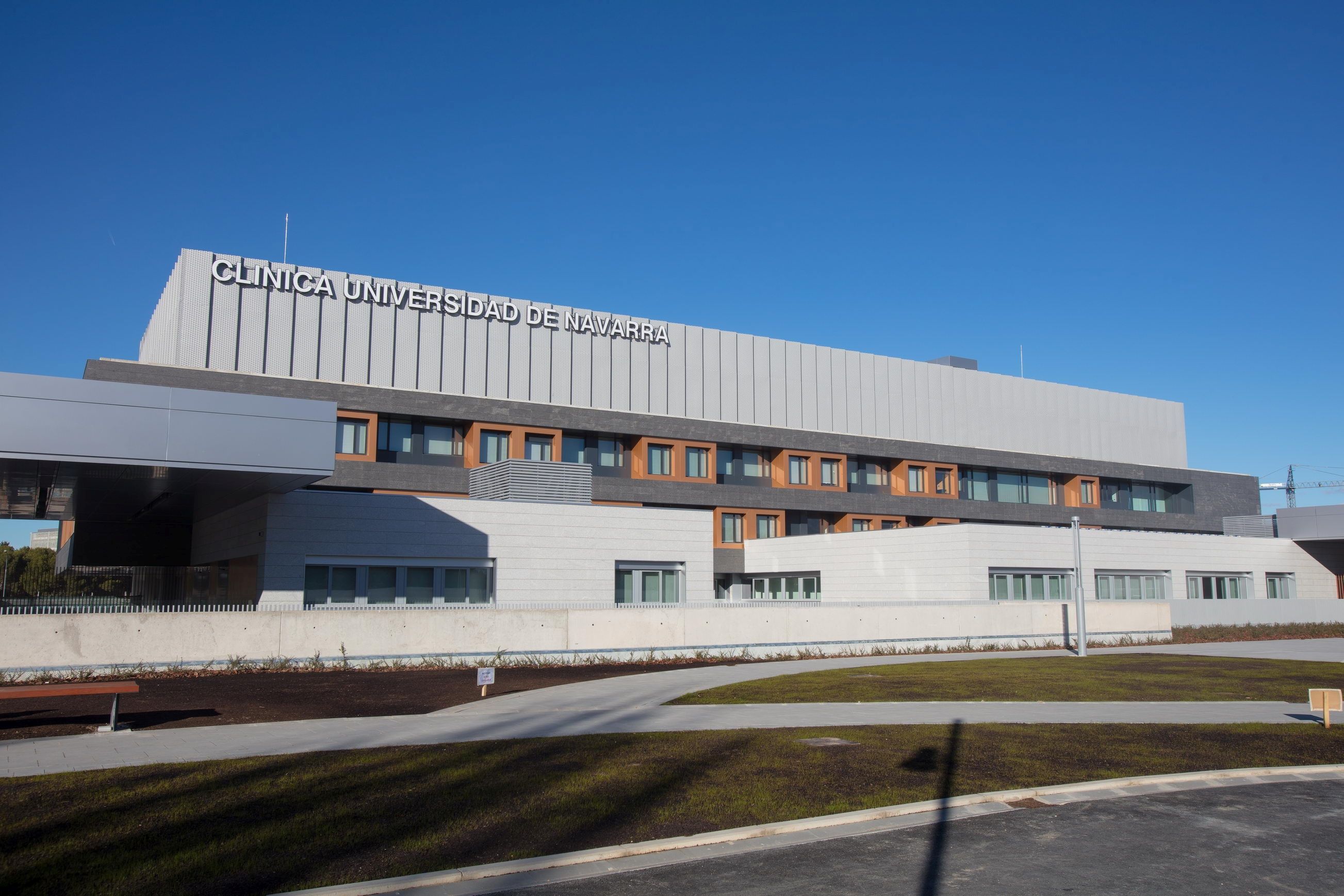 Fachada-de-la-Clínica-Universidad-de-Navarra-en-Madrid